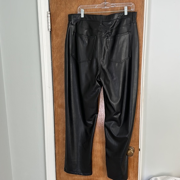A&F Curve Love Black Vegan Leather 90’s Straight Ultra High Rise - Picture 4 of 4
